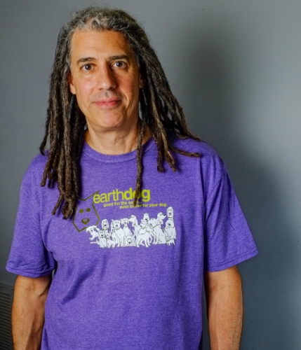 dave wears the earthdog pack t-shirt in purple in size large